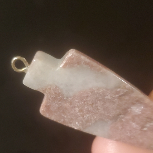 New Carved Rhodonite Arrowhead Pendant. - Picture 9 of 14